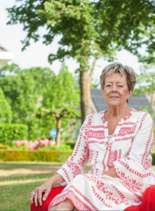 Thérèsa van de Laar in de LAURA-fauteuil